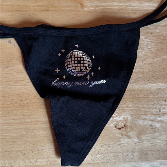 Victoria’s Secret Happy New Year V String Thong - Picture 2 of 11